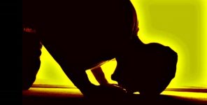 Namaz Kılmayana Kuran’ın Öngördüğü Dünyevi Bir Ceza Var mıdır?