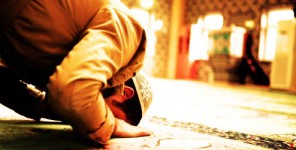 Kuran’da namaz var mı? Salat kelimesi üzerine bir analiz…