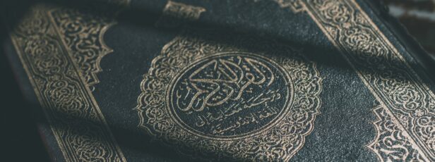 YALNIZ KUR’AN DİYENLER MÜSLÜMAN DEĞİLDİR, DİYENLERE ALLAH KUR’AN’DAN CEVAP VERİYOR.